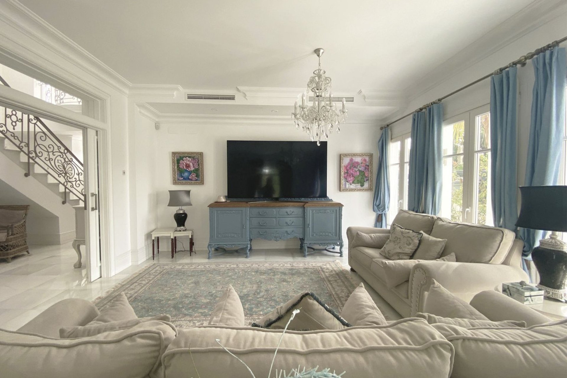 Resale - House - Detached Villa - Marbella