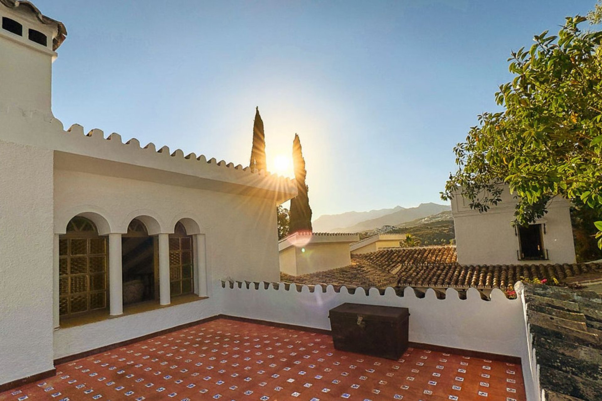 Resale - House - Detached Villa - Marbella