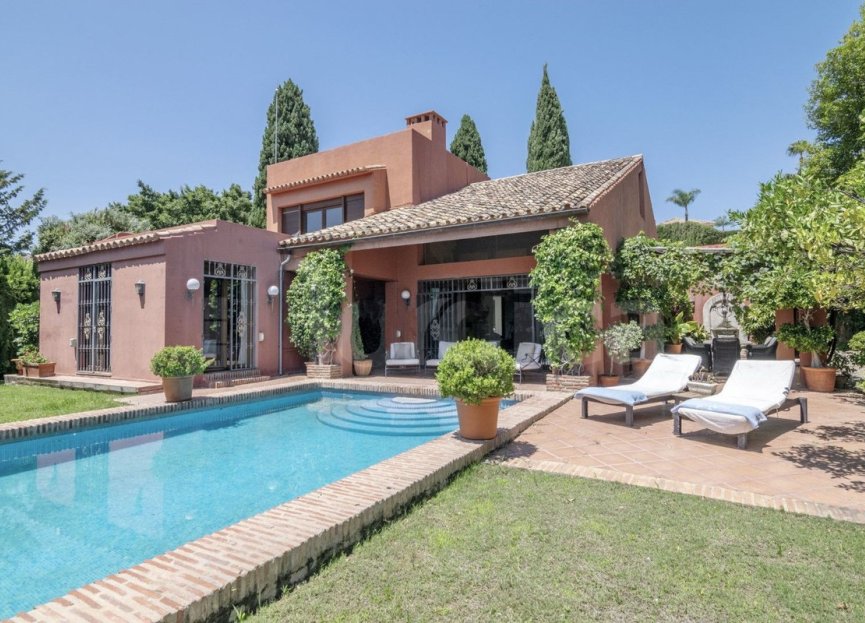 Resale - House - Detached Villa - Marbella