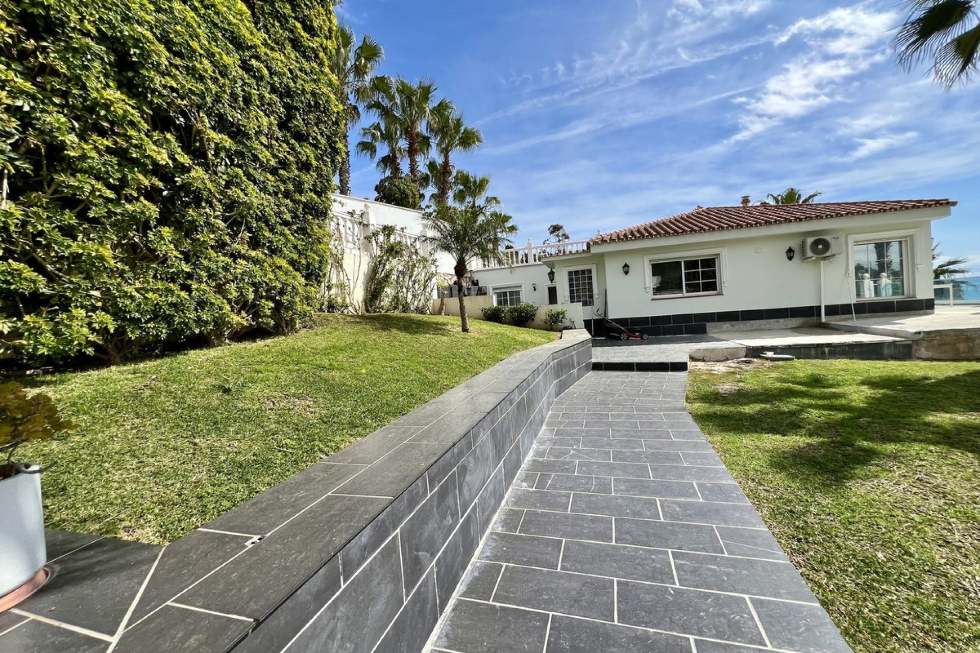 Resale - House - Detached Villa - Mijas - El Chaparral