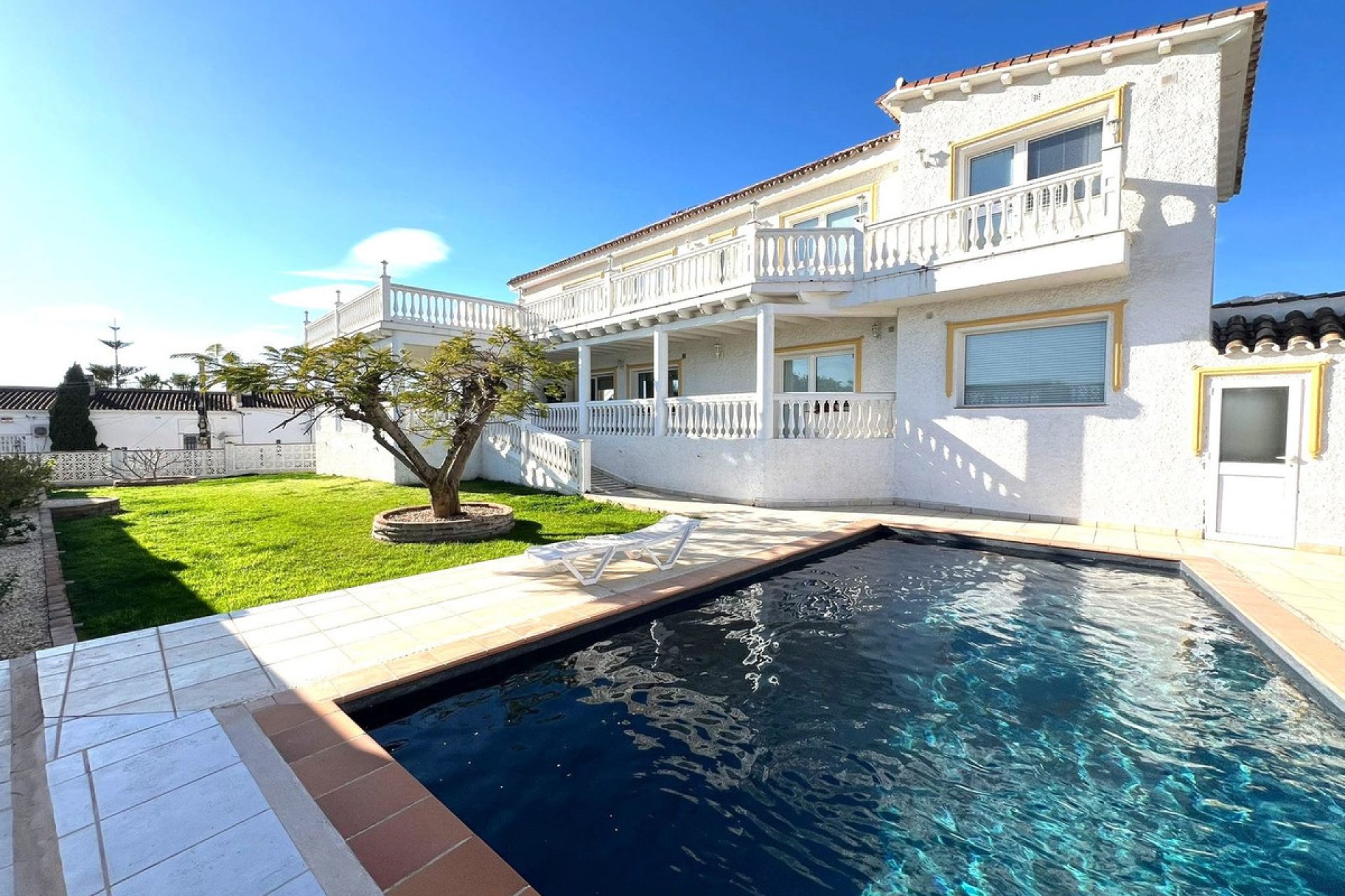 Resale - House - Detached Villa - Mijas - Mijas Centro