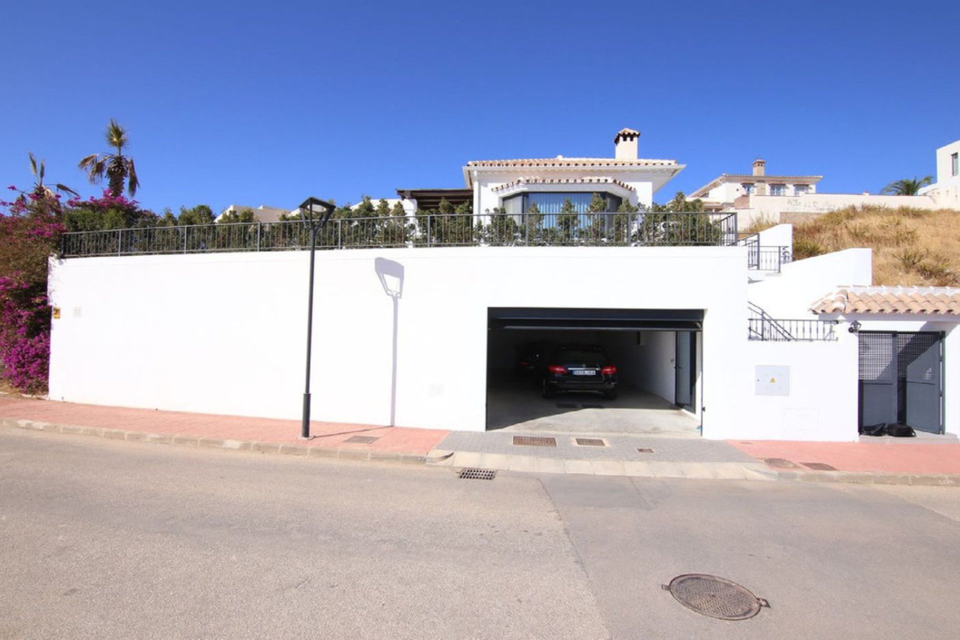 Resale - House - Detached Villa - Mijas