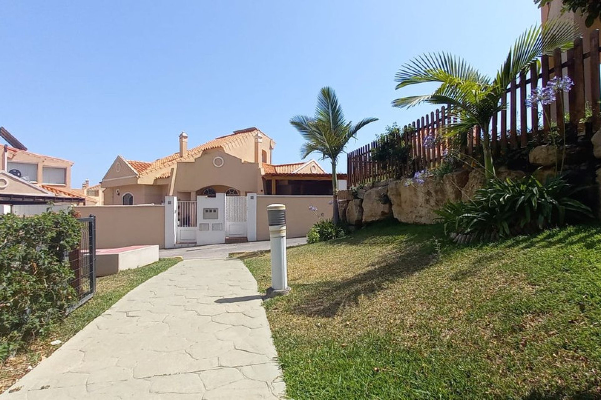 Resale - House - Detached Villa - Mijas