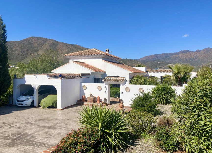 Resale - House - Detached Villa - Mijas