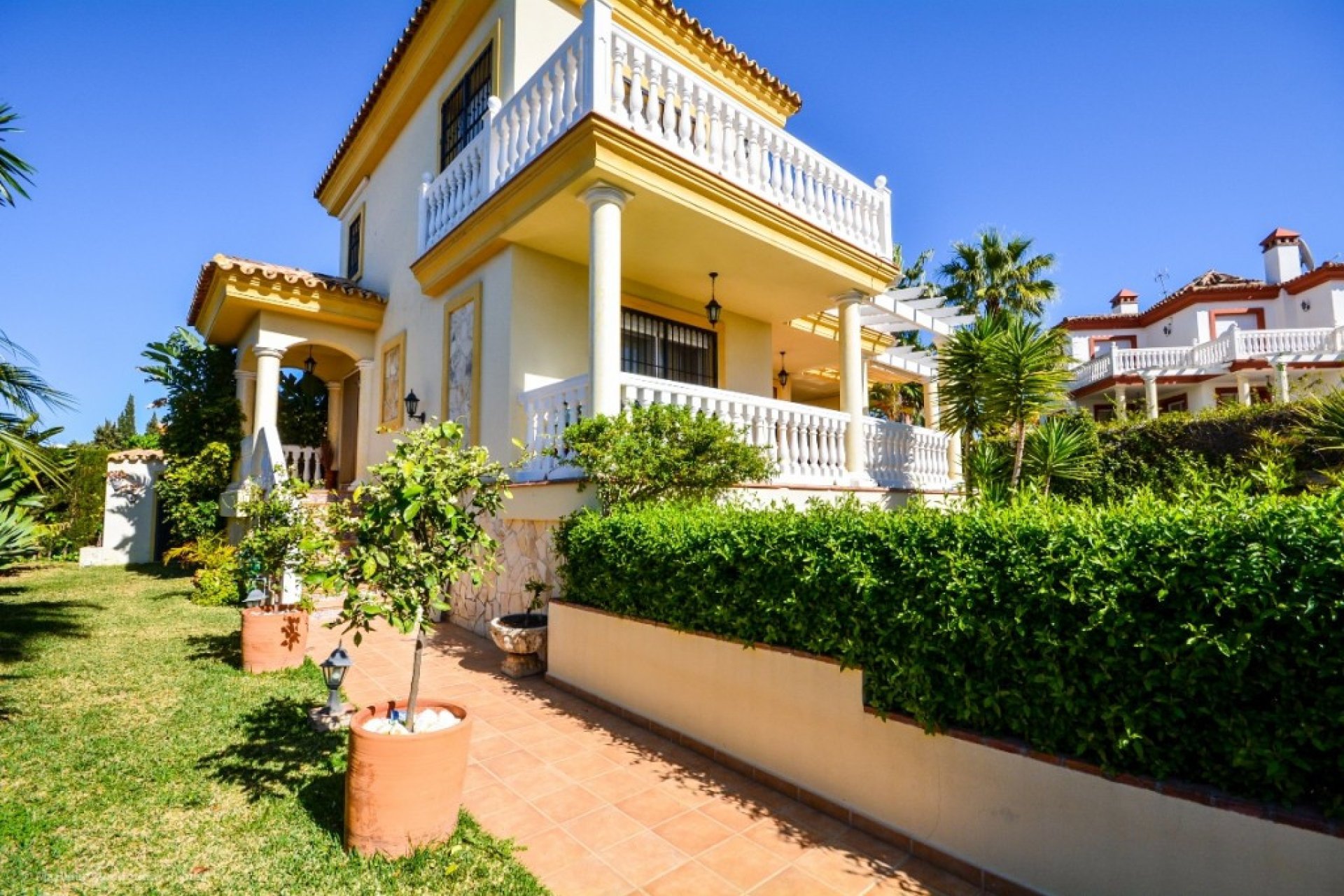 Resale - House - Detached Villa - Mijas