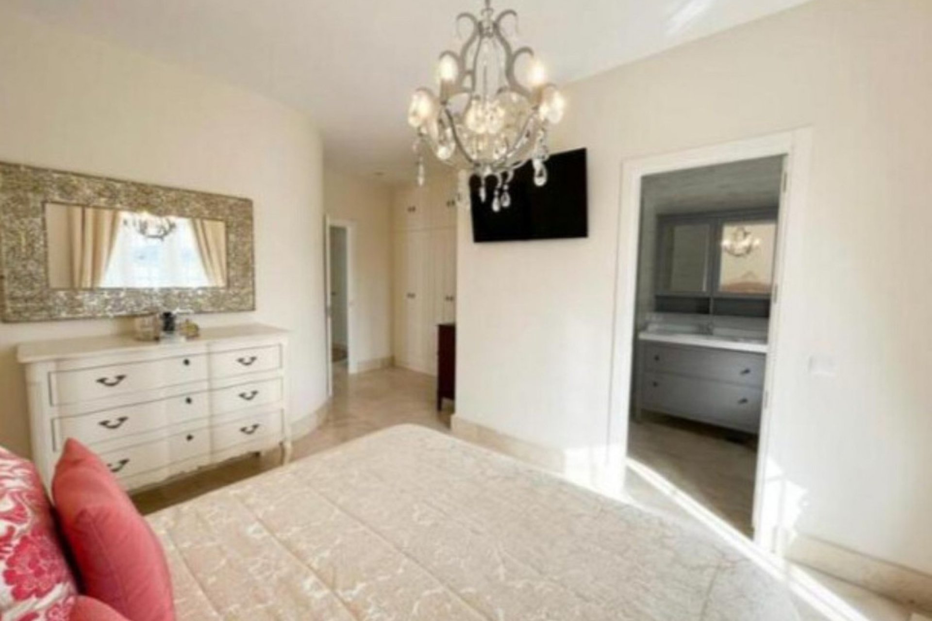 Resale - House - Detached Villa - San Roque