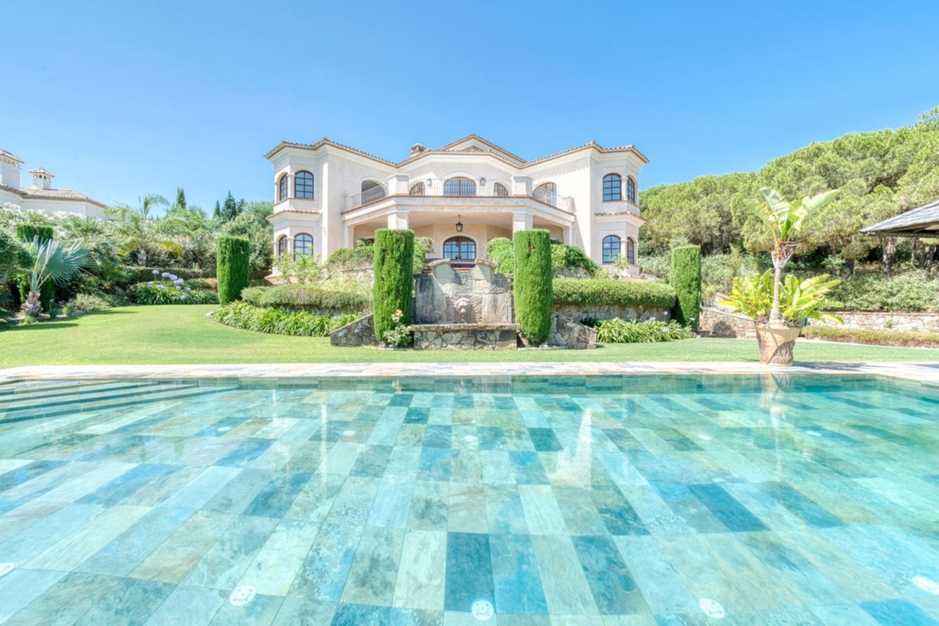 Resale - House - Detached Villa - Sotogrande