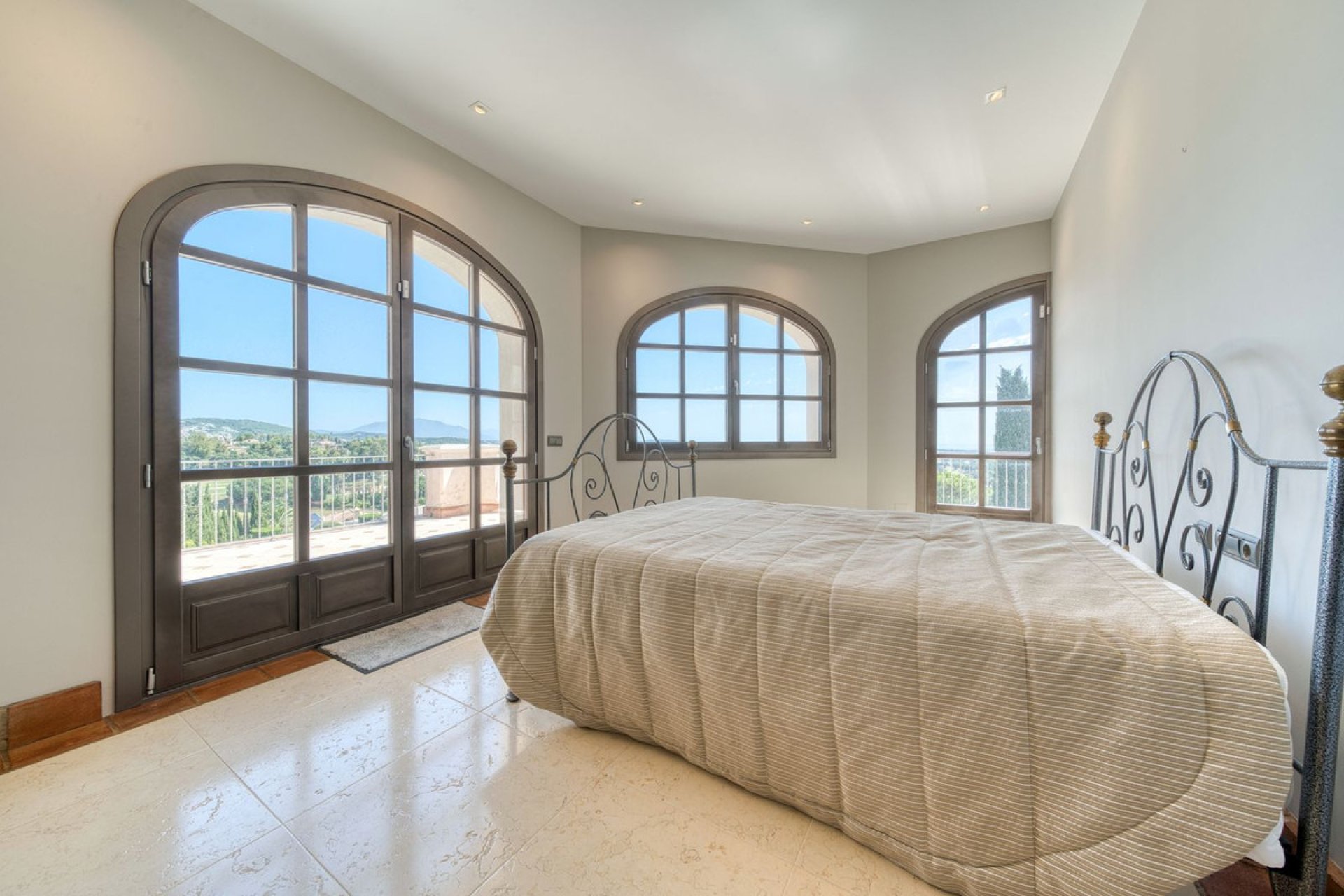 Resale - House - Detached Villa - Sotogrande