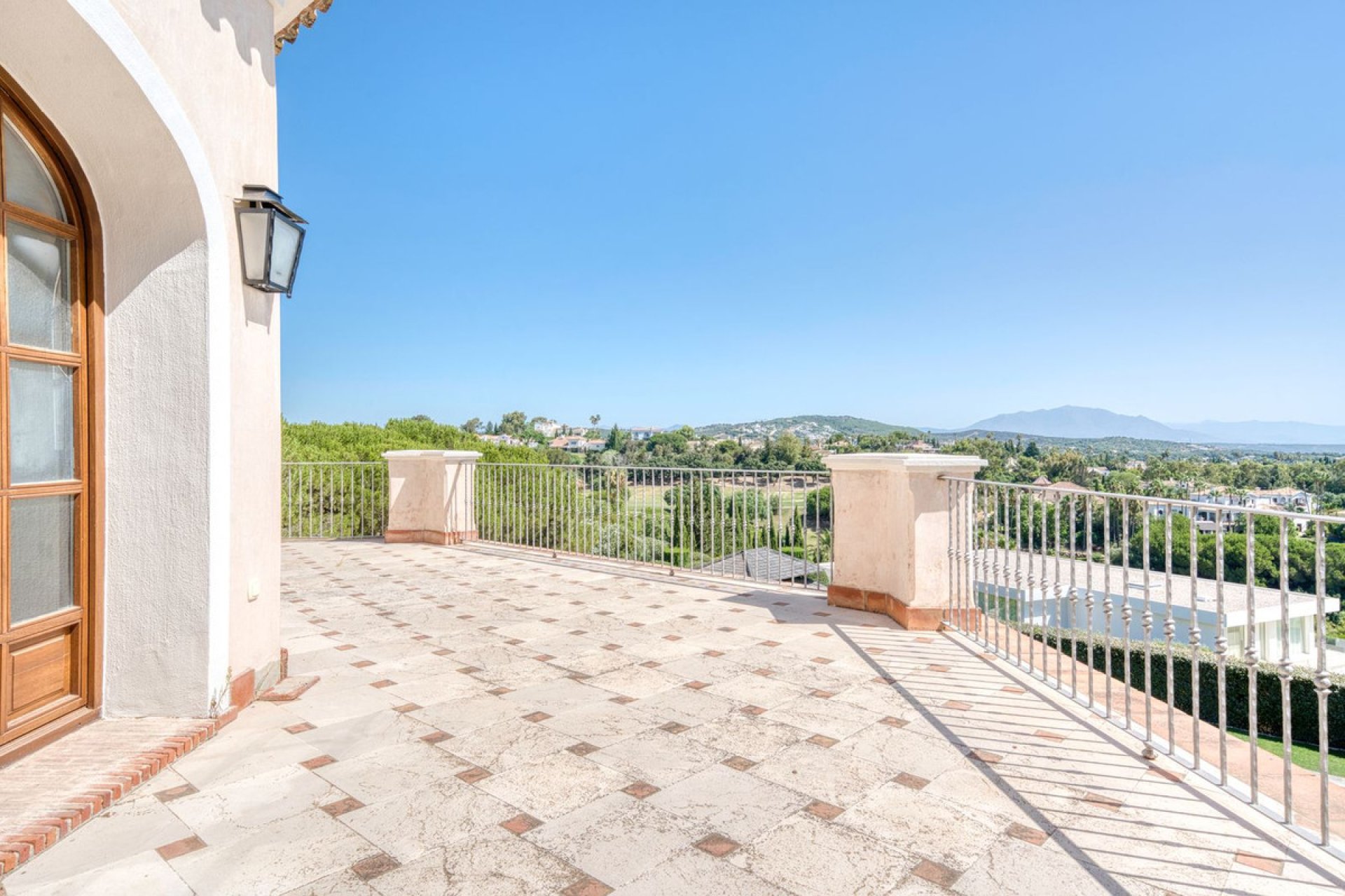 Resale - House - Detached Villa - Sotogrande