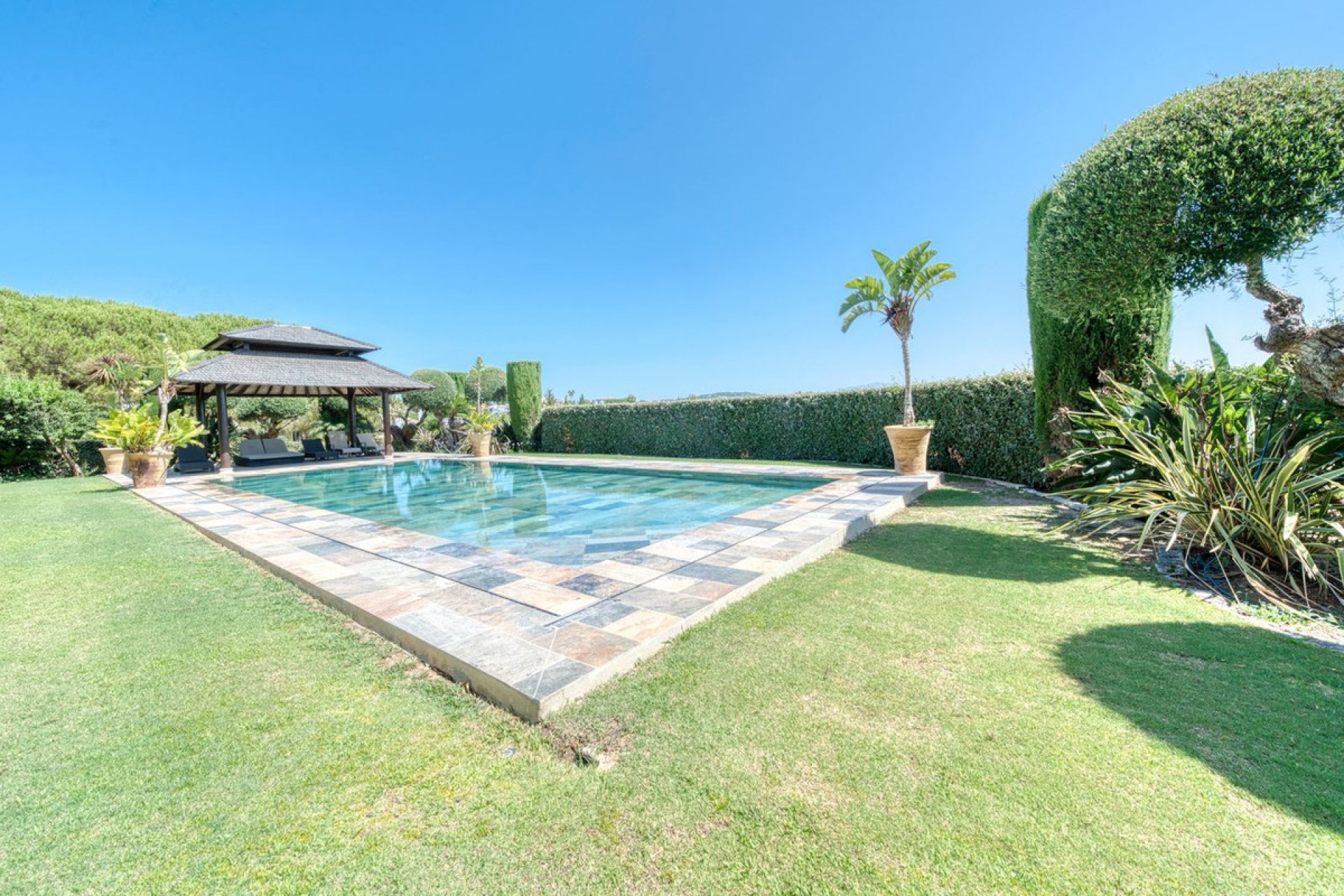 Resale - House - Detached Villa - Sotogrande