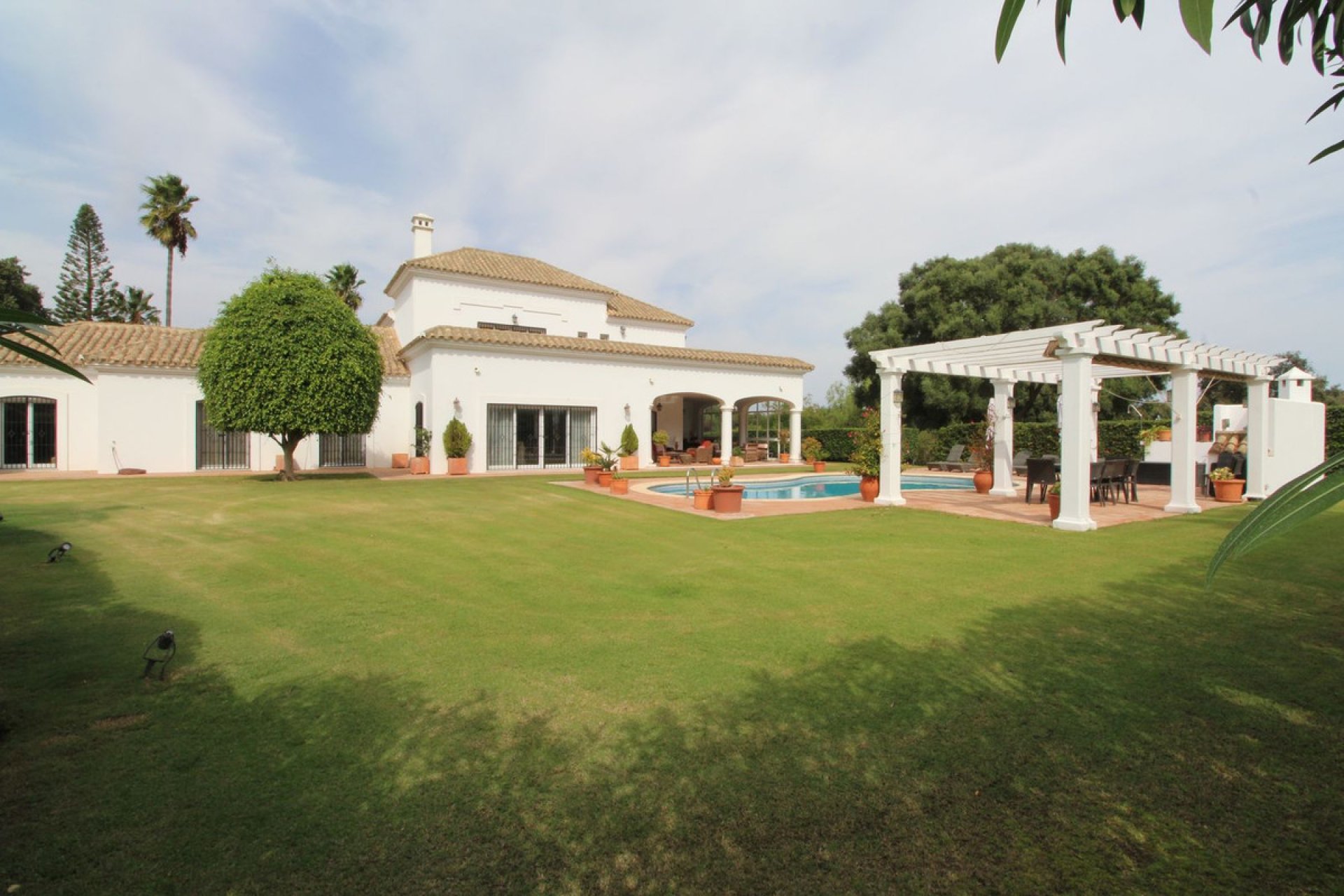 Resale - House - Detached Villa - Sotogrande