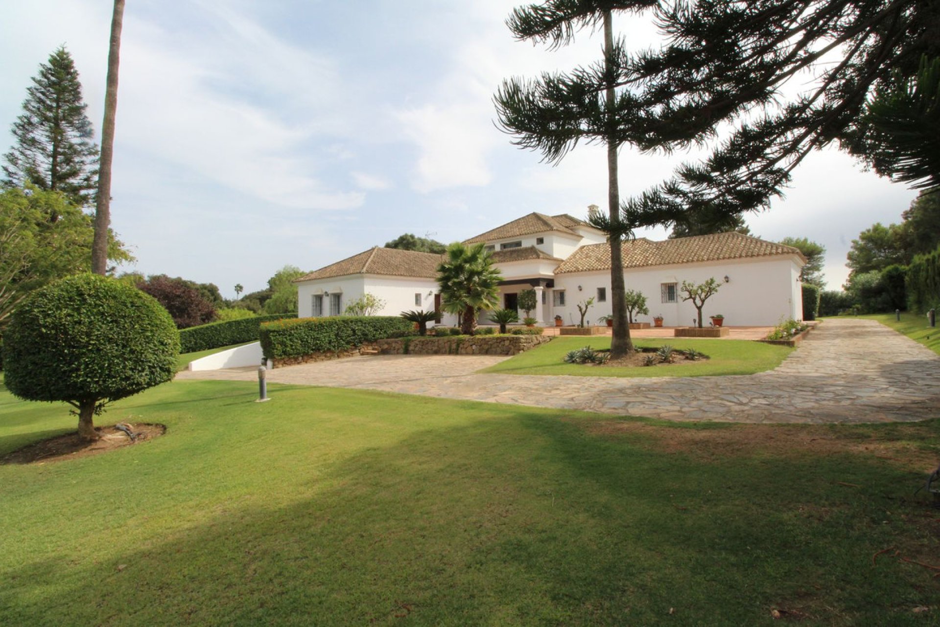 Resale - House - Detached Villa - Sotogrande