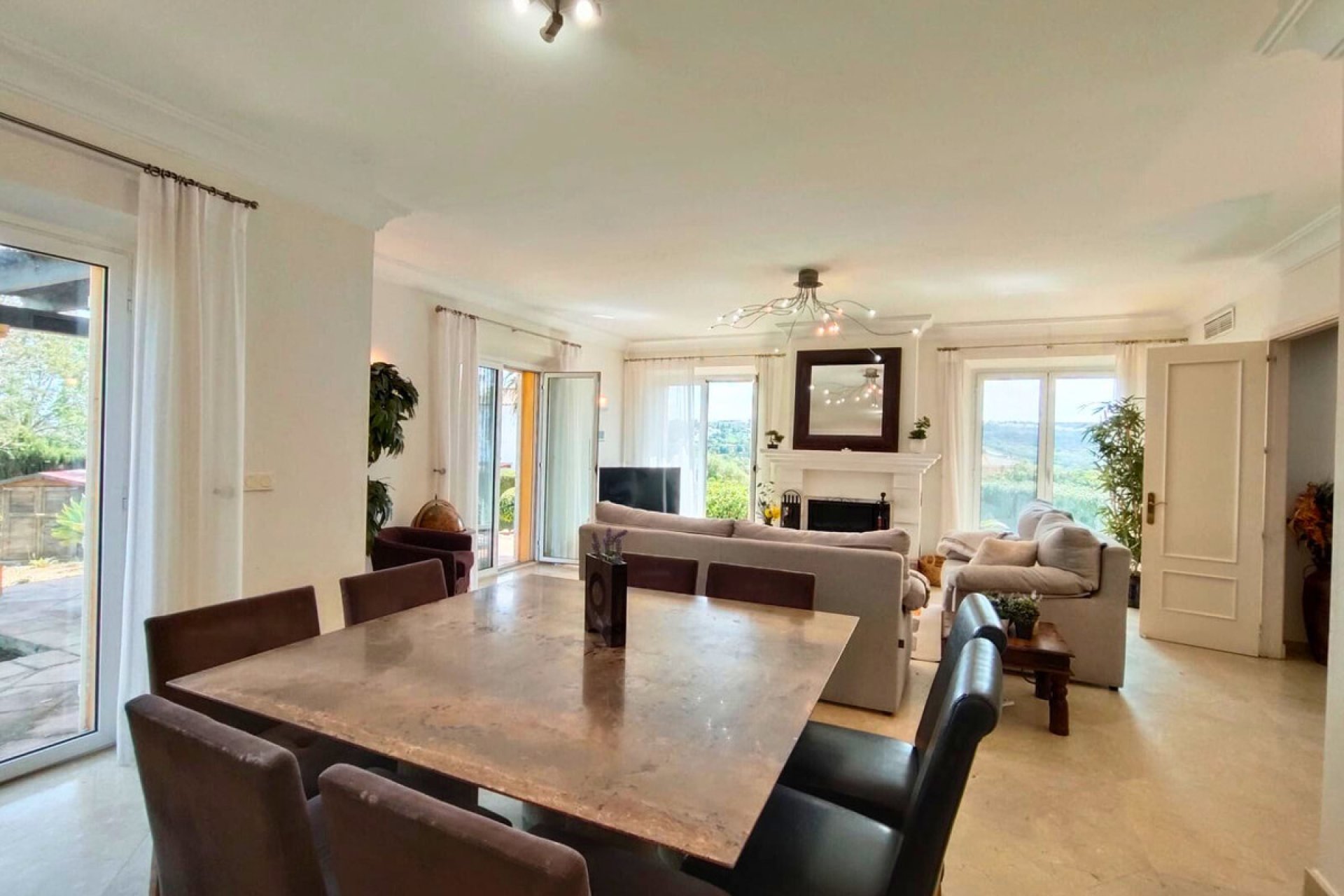 Resale - House - Detached Villa - Sotogrande