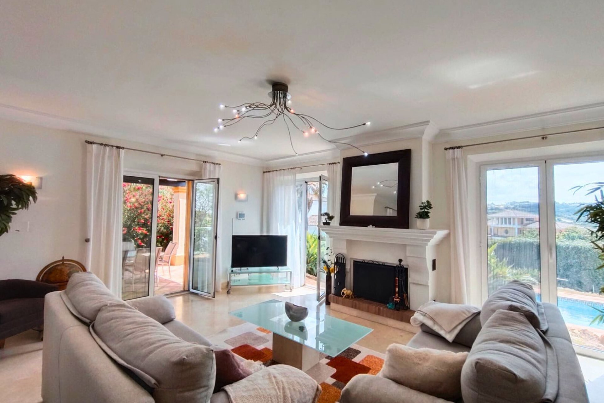 Resale - House - Detached Villa - Sotogrande