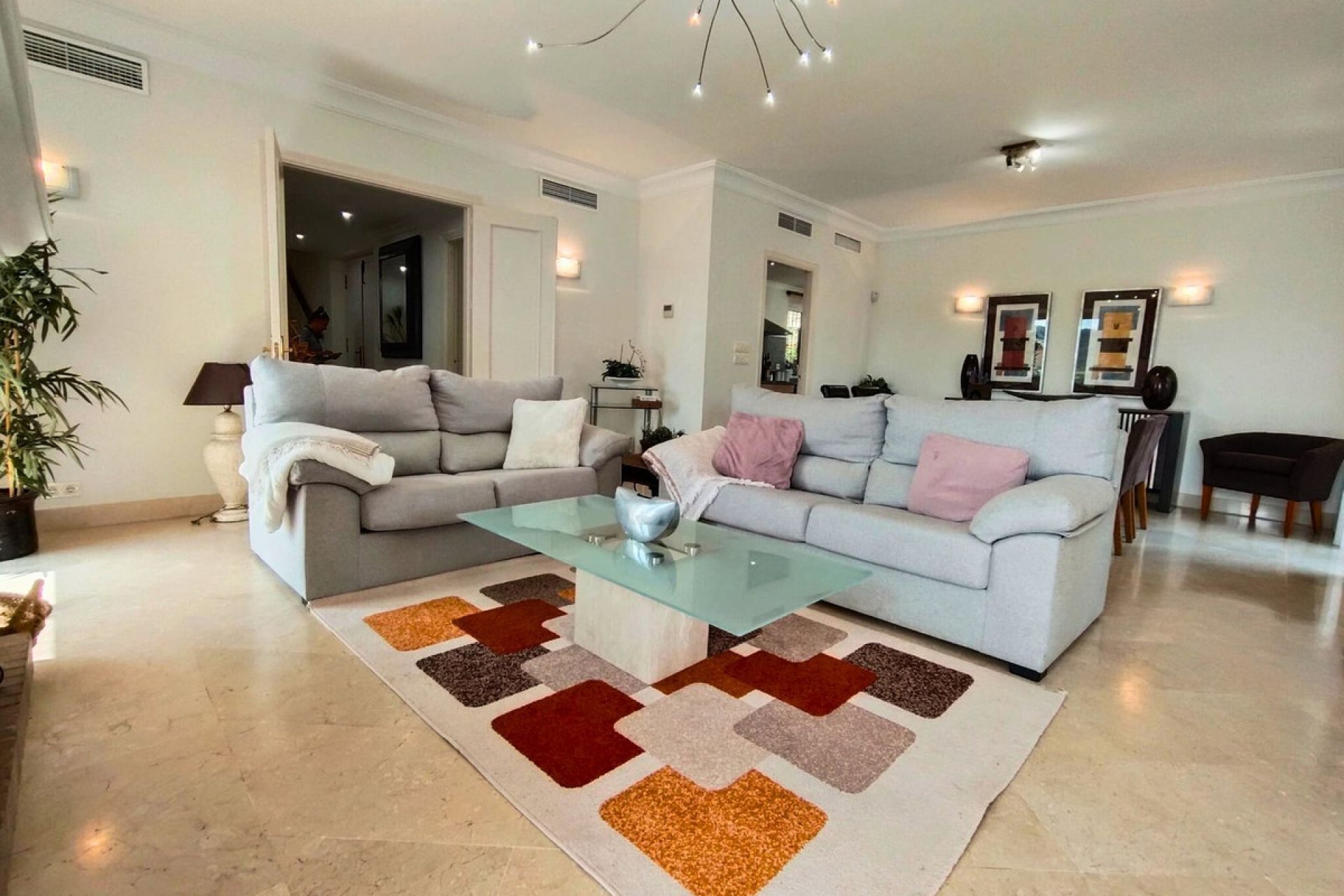 Resale - House - Detached Villa - Sotogrande