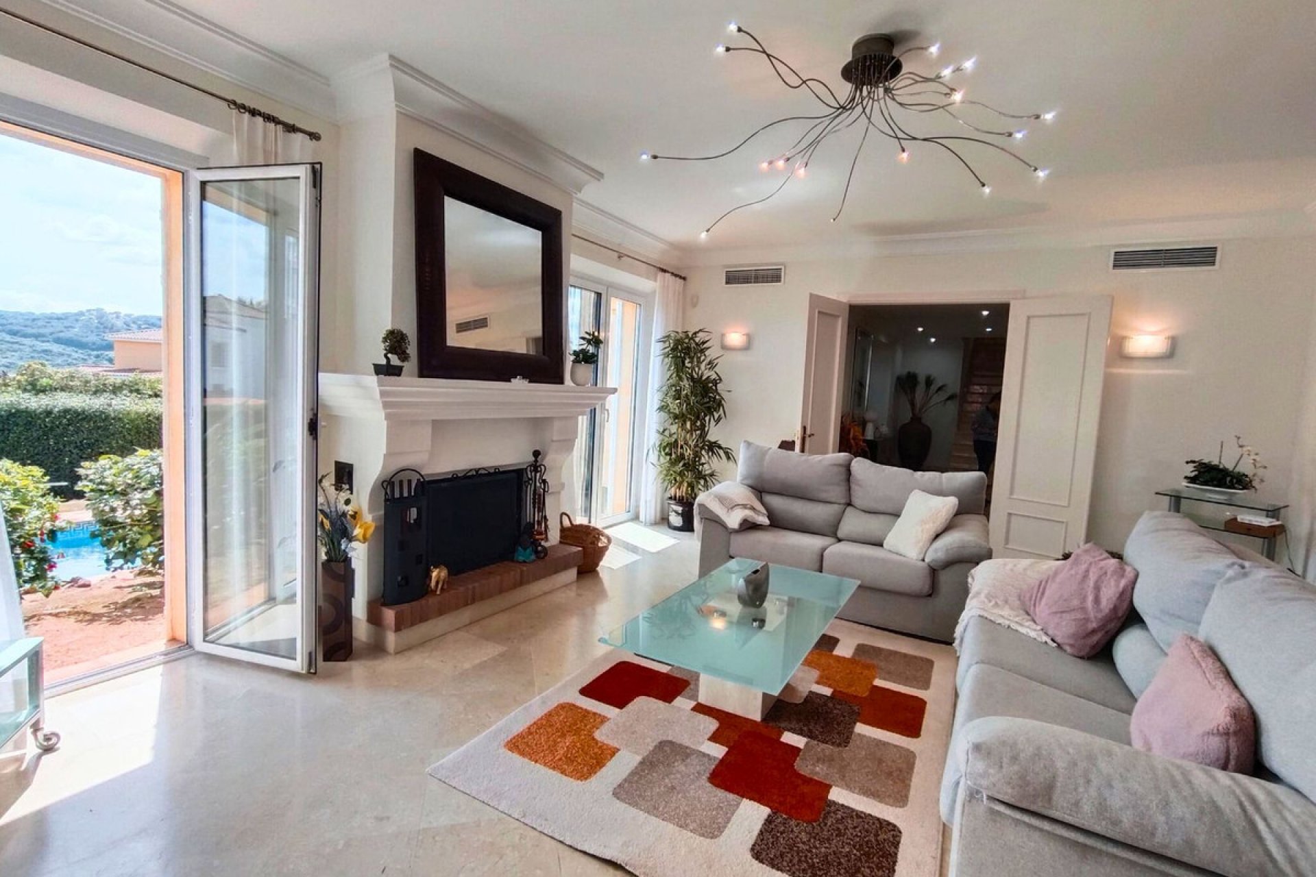 Resale - House - Detached Villa - Sotogrande