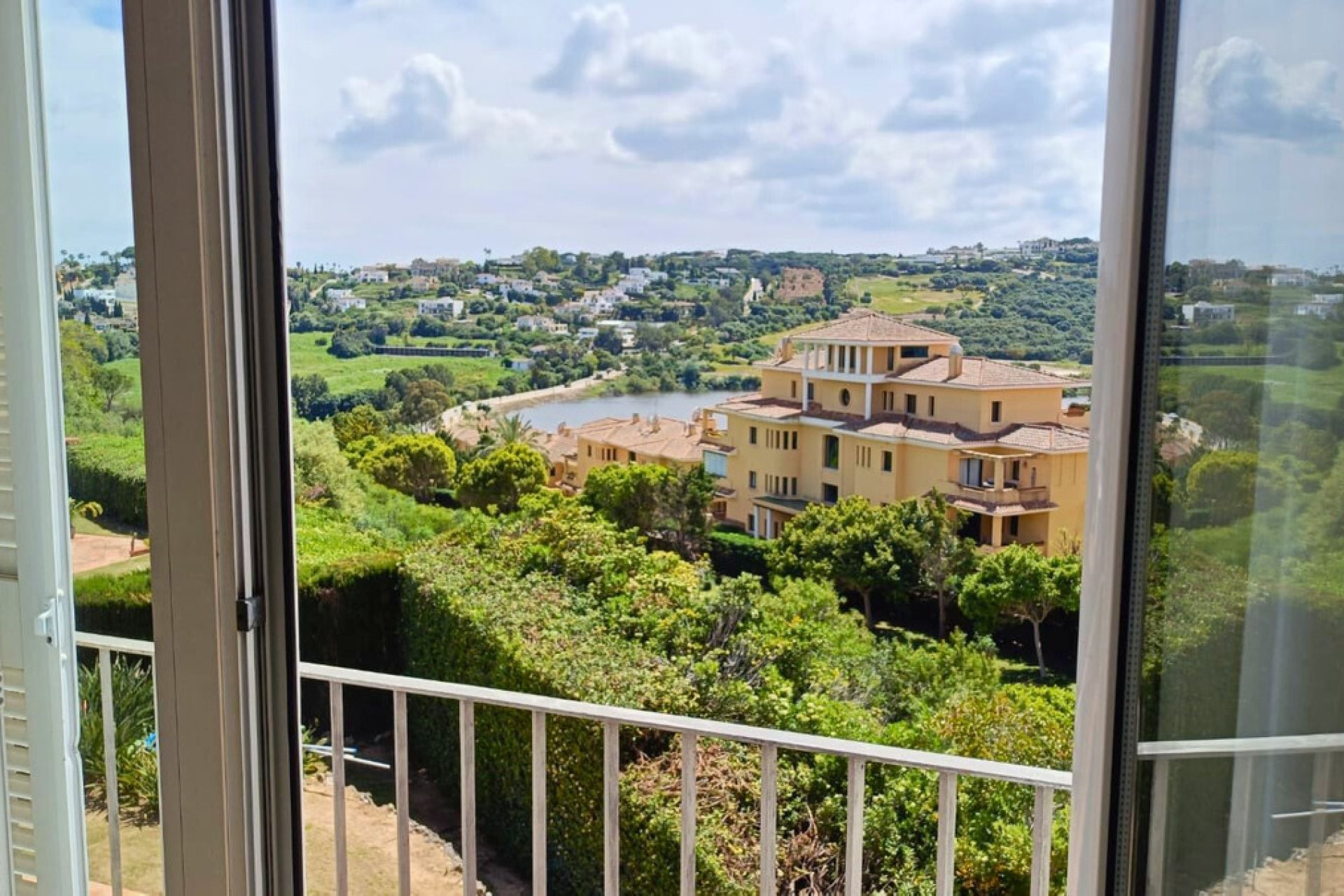 Resale - House - Detached Villa - Sotogrande