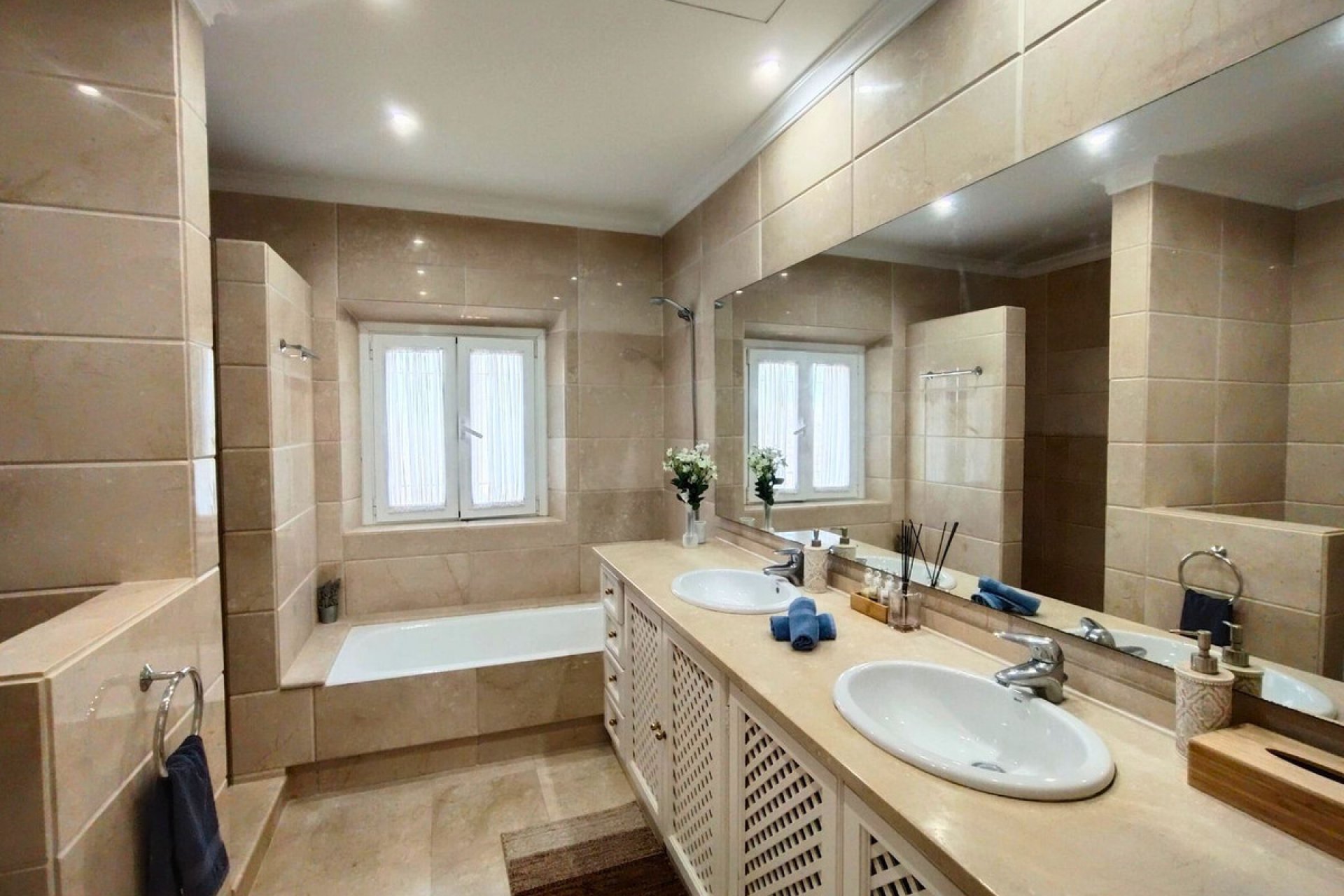 Resale - House - Detached Villa - Sotogrande