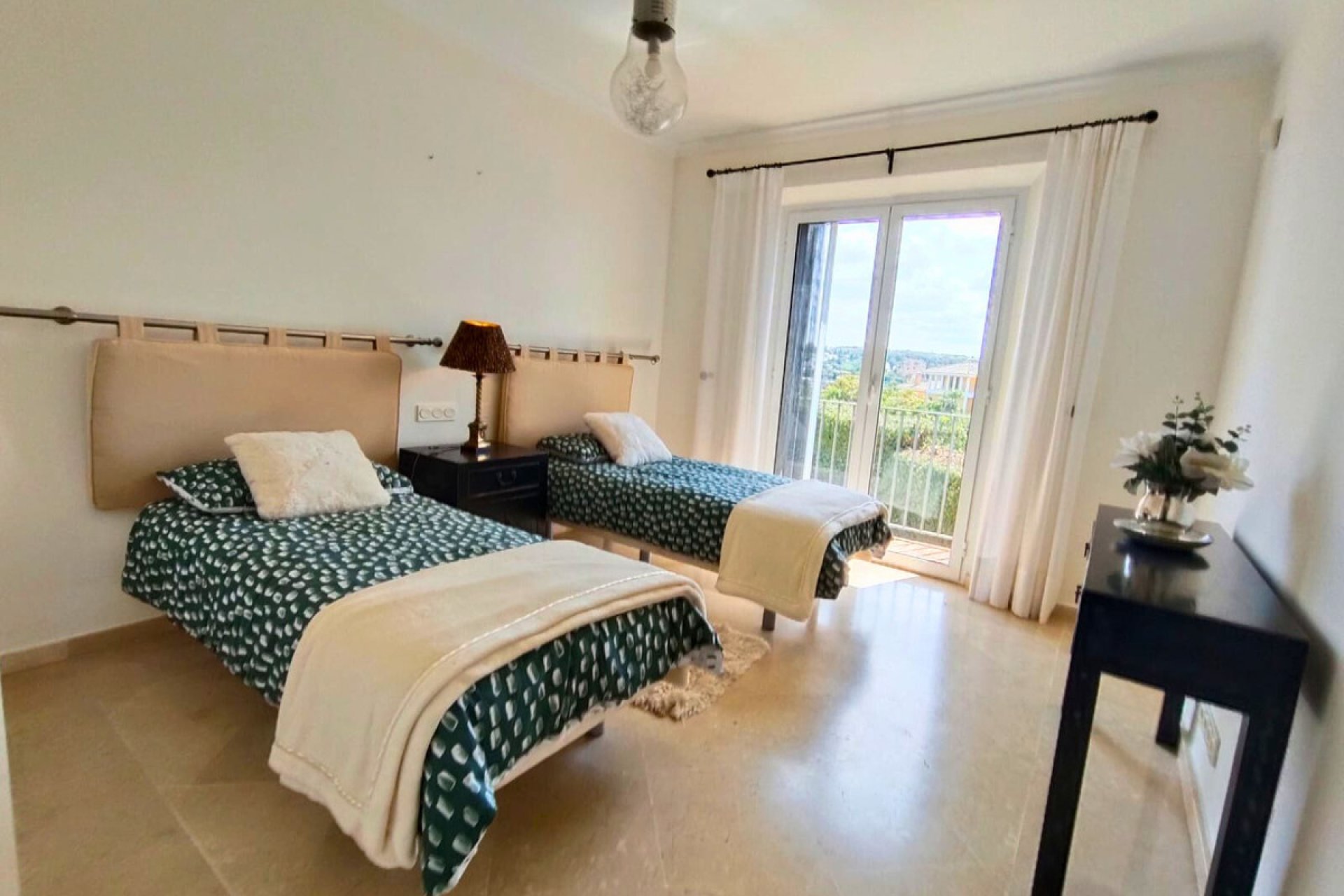 Resale - House - Detached Villa - Sotogrande