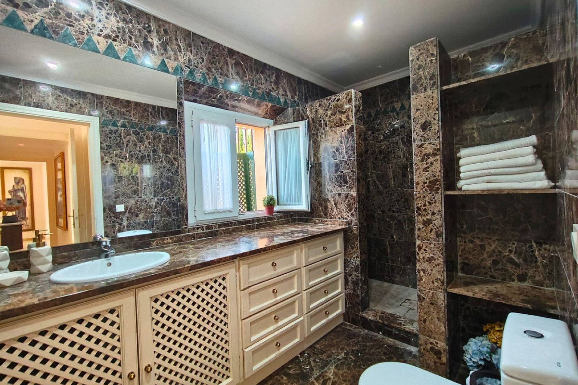 Resale - House - Detached Villa - Sotogrande