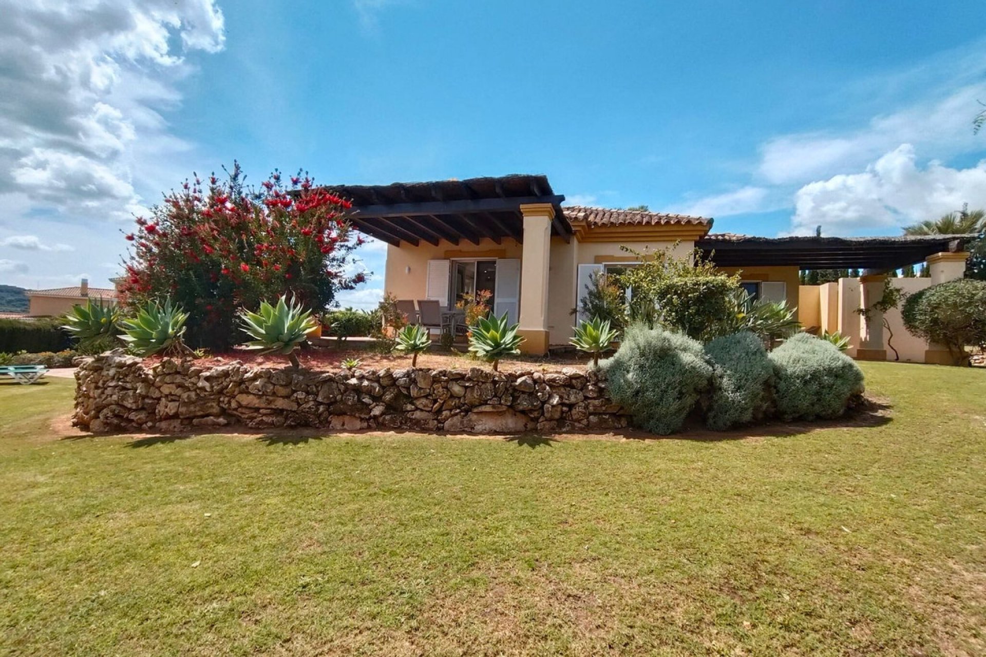 Resale - House - Detached Villa - Sotogrande