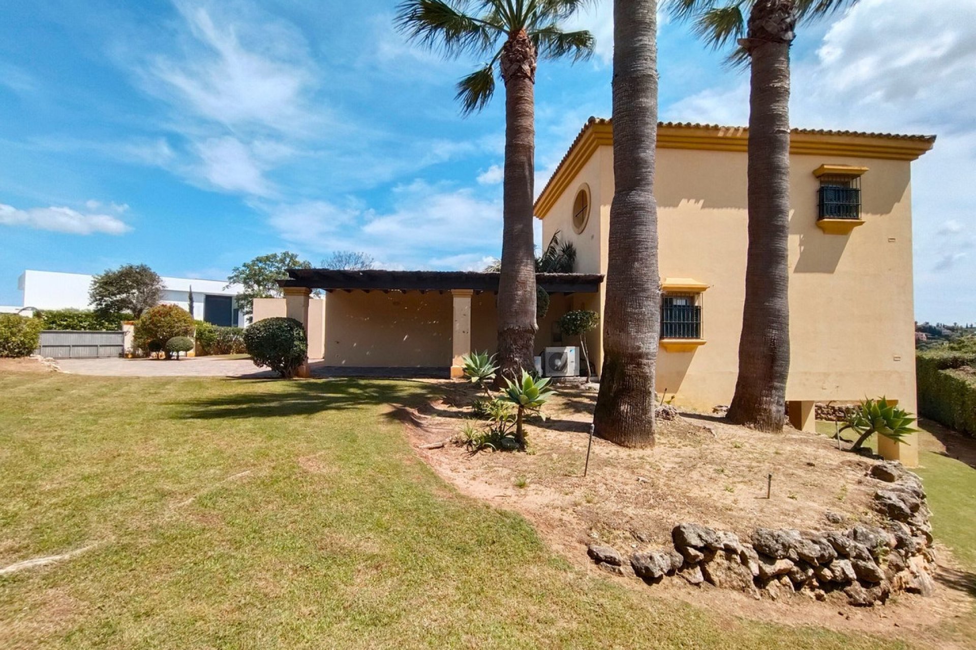 Resale - House - Detached Villa - Sotogrande