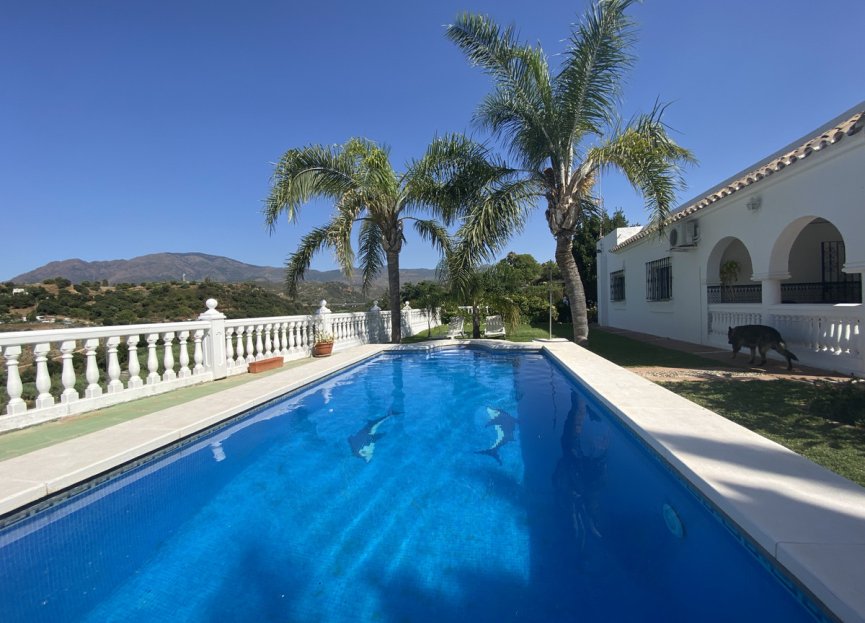 Resale - House - Finca - Cortijo - Estepona - Estepona Centro