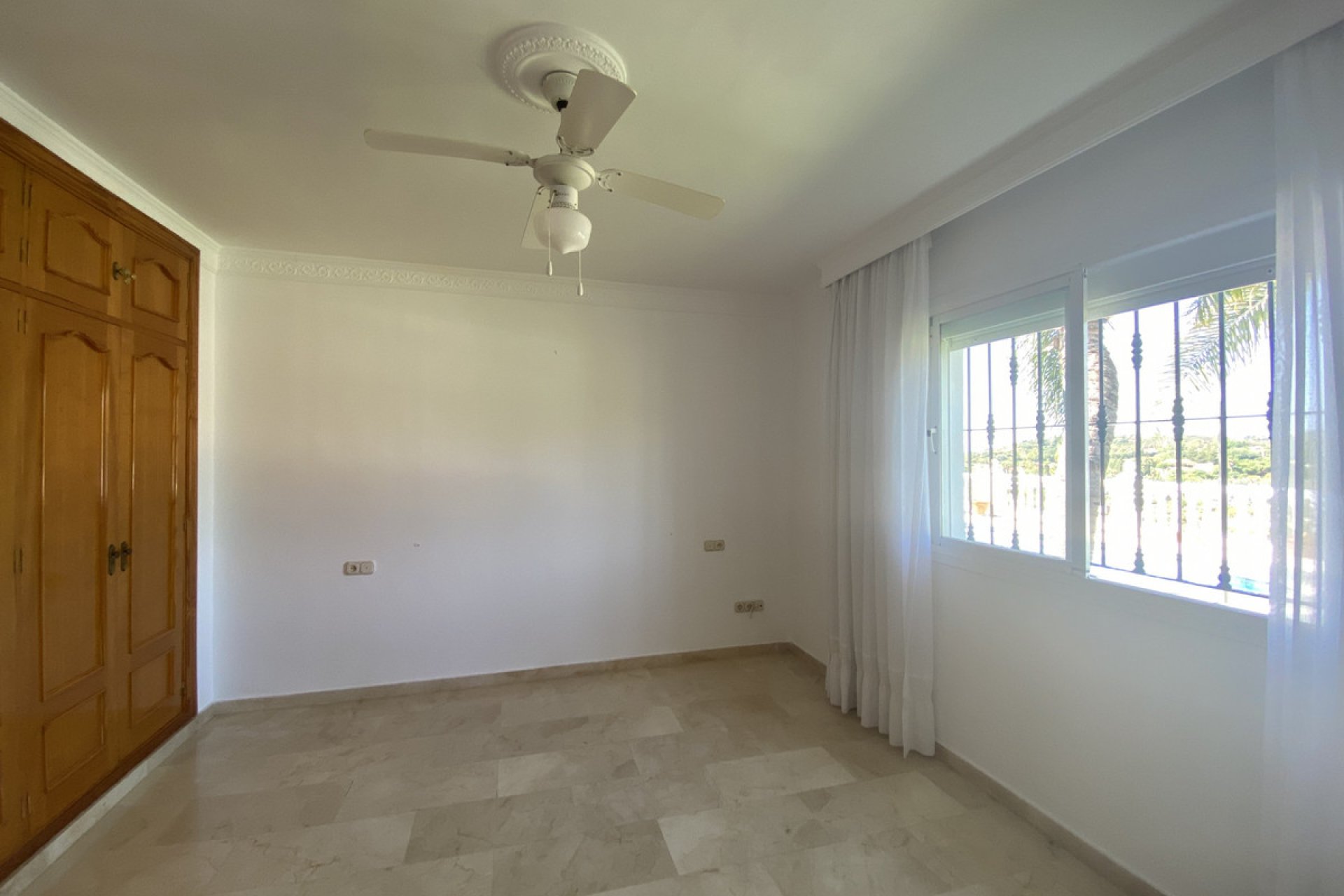 Resale - House - Finca - Cortijo - Estepona - Estepona Centro