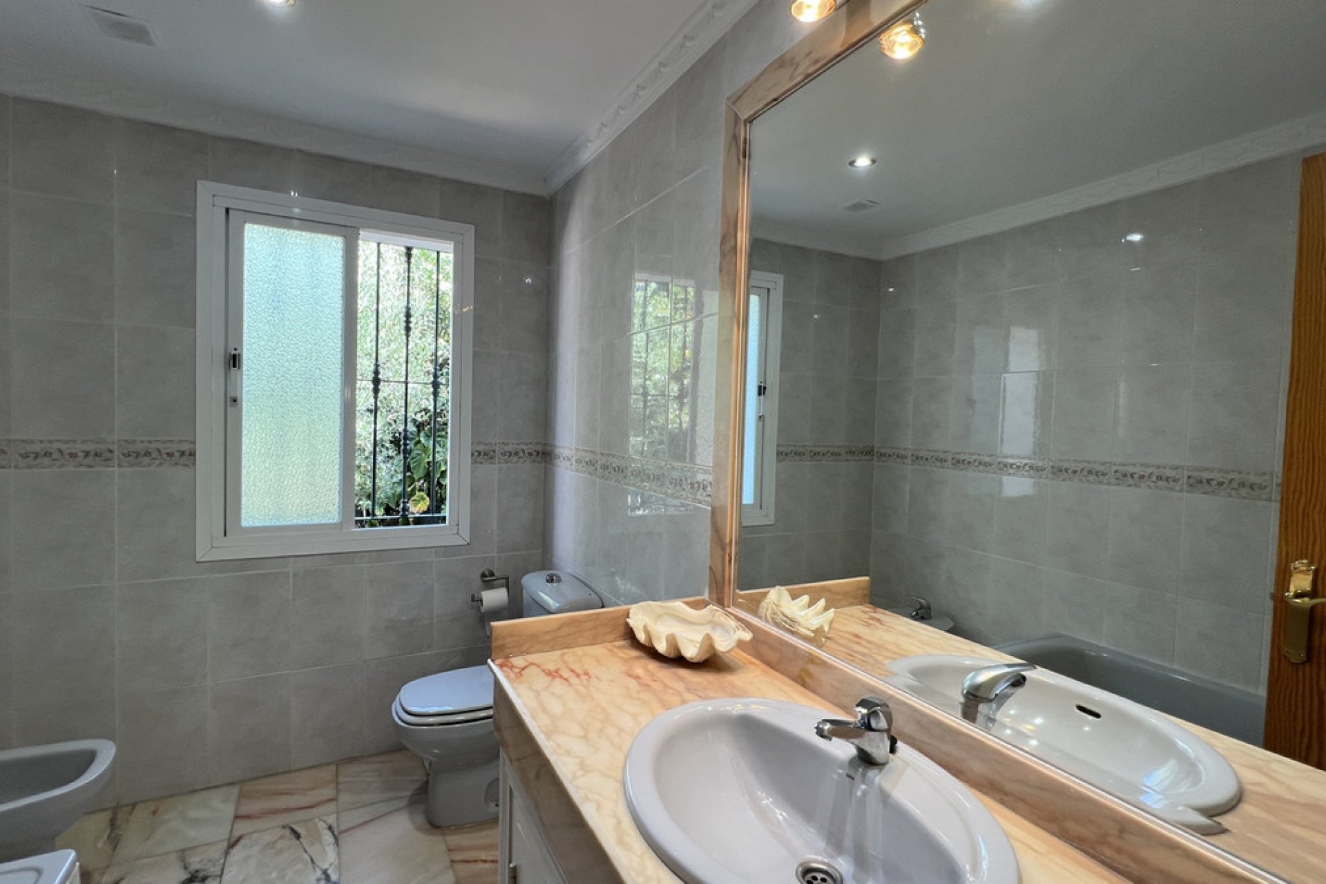 Resale - House - Finca - Cortijo - Estepona - Estepona Centro