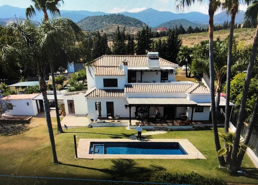 Resale - House - Finca - Cortijo - Estepona - Estepona Centro