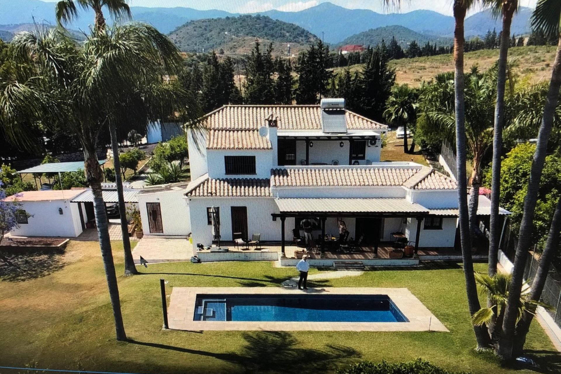 Resale - House - Finca - Cortijo - Estepona - Estepona Centro