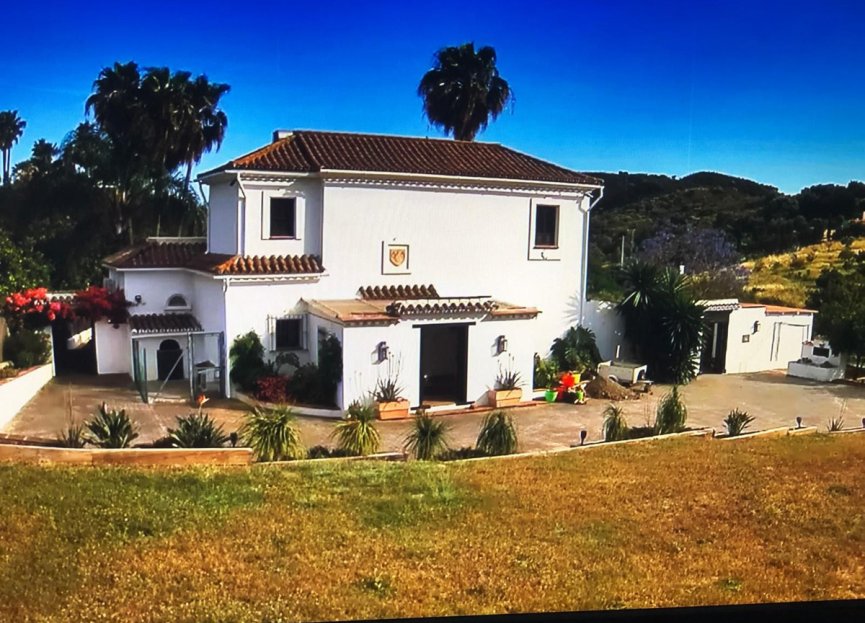 Resale - House - Finca - Cortijo - Estepona - Estepona Centro