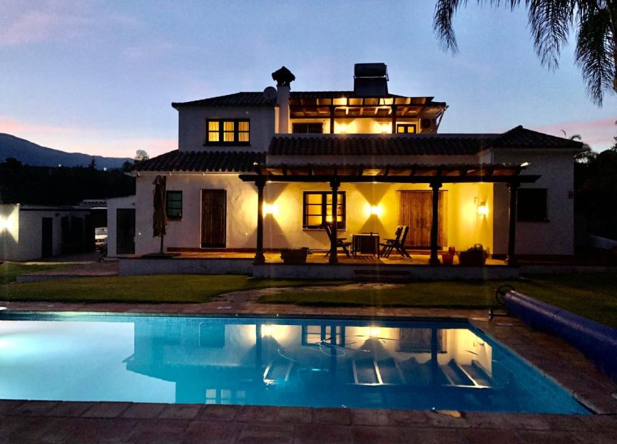 Resale - House - Finca - Cortijo - Estepona - Estepona Centro