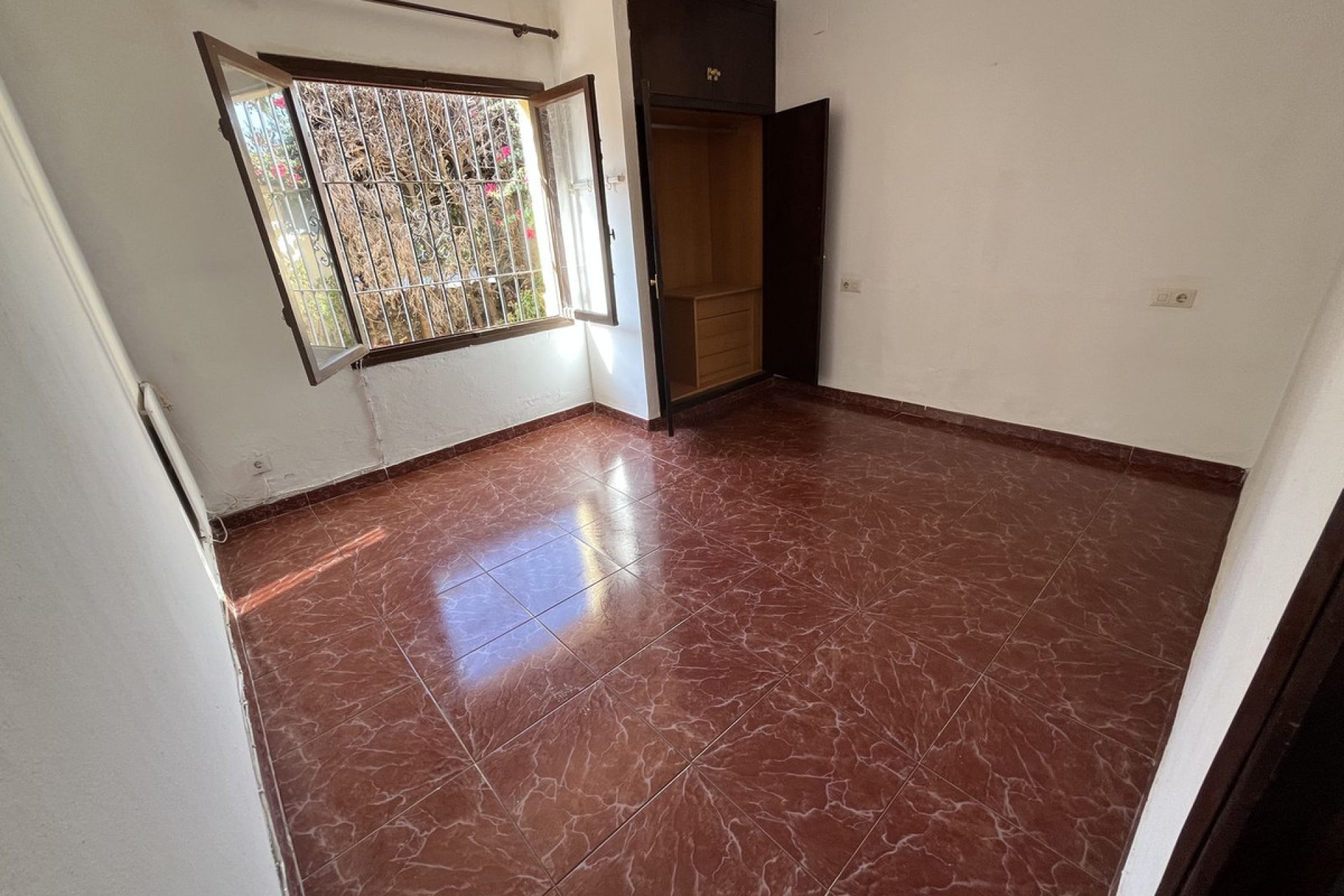 Resale - House - Finca - Cortijo - Estepona - Estepona Centro