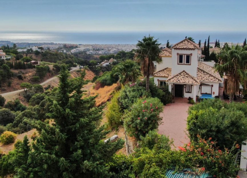 Resale - House - Finca - Cortijo - Estepona - Estepona Centro