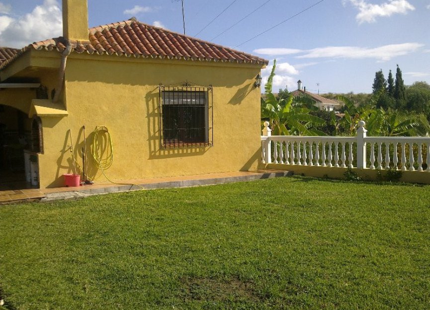 Resale - House - Finca - Cortijo - Estepona - Estepona Centro