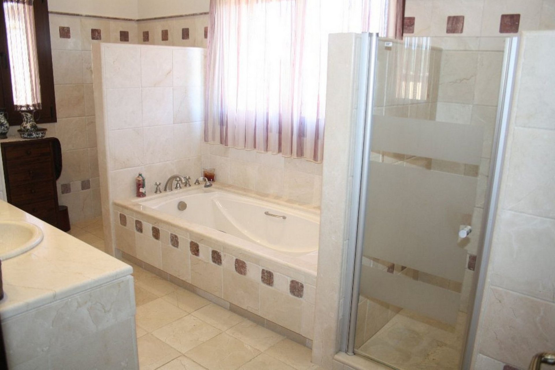 Resale - House - Finca - Cortijo - Estepona - Estepona Centro