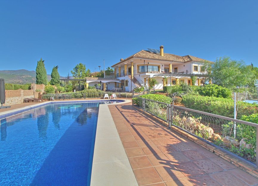 Resale - House - Finca - Cortijo - Estepona - Estepona Centro