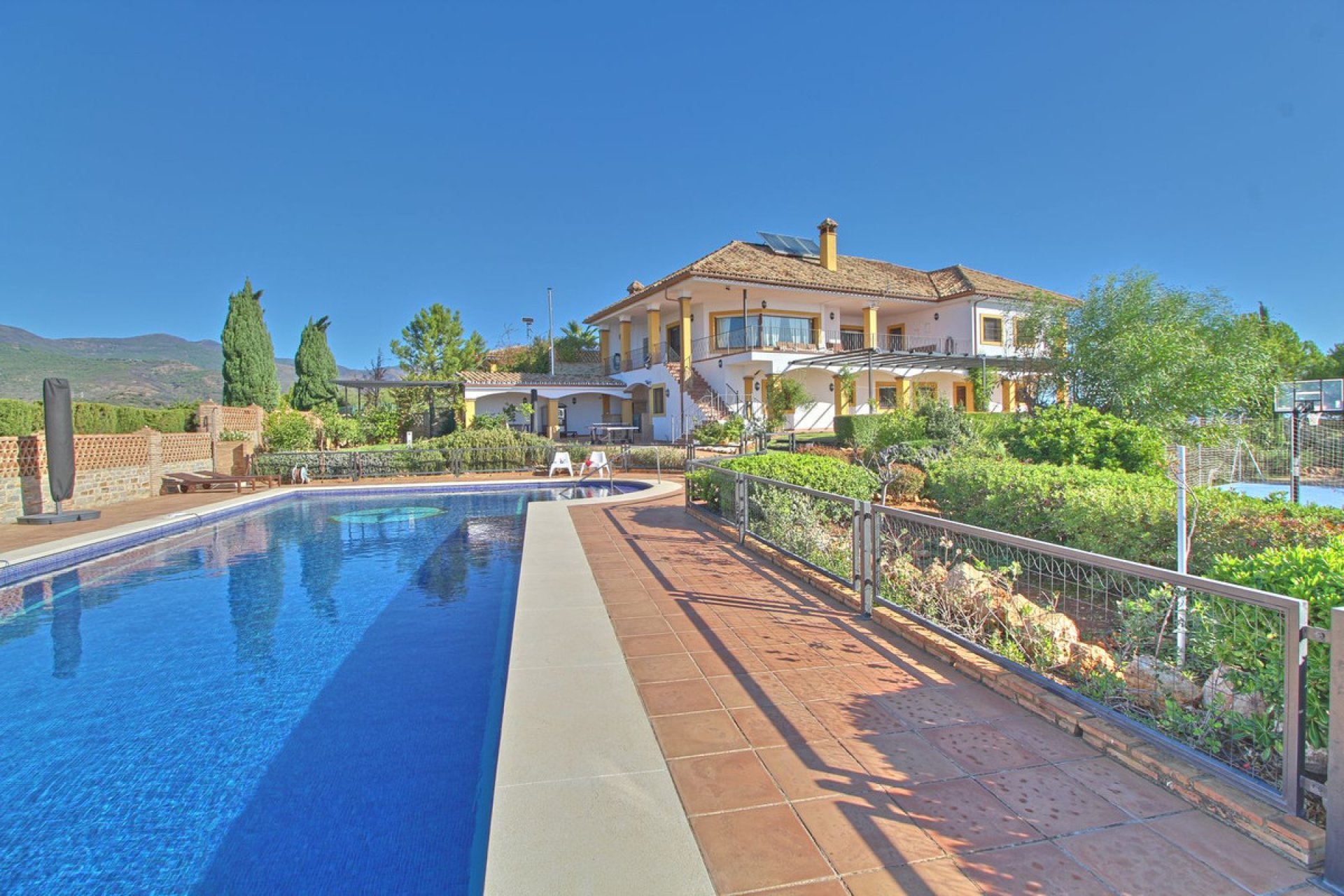 Resale - House - Finca - Cortijo - Estepona - Estepona Centro