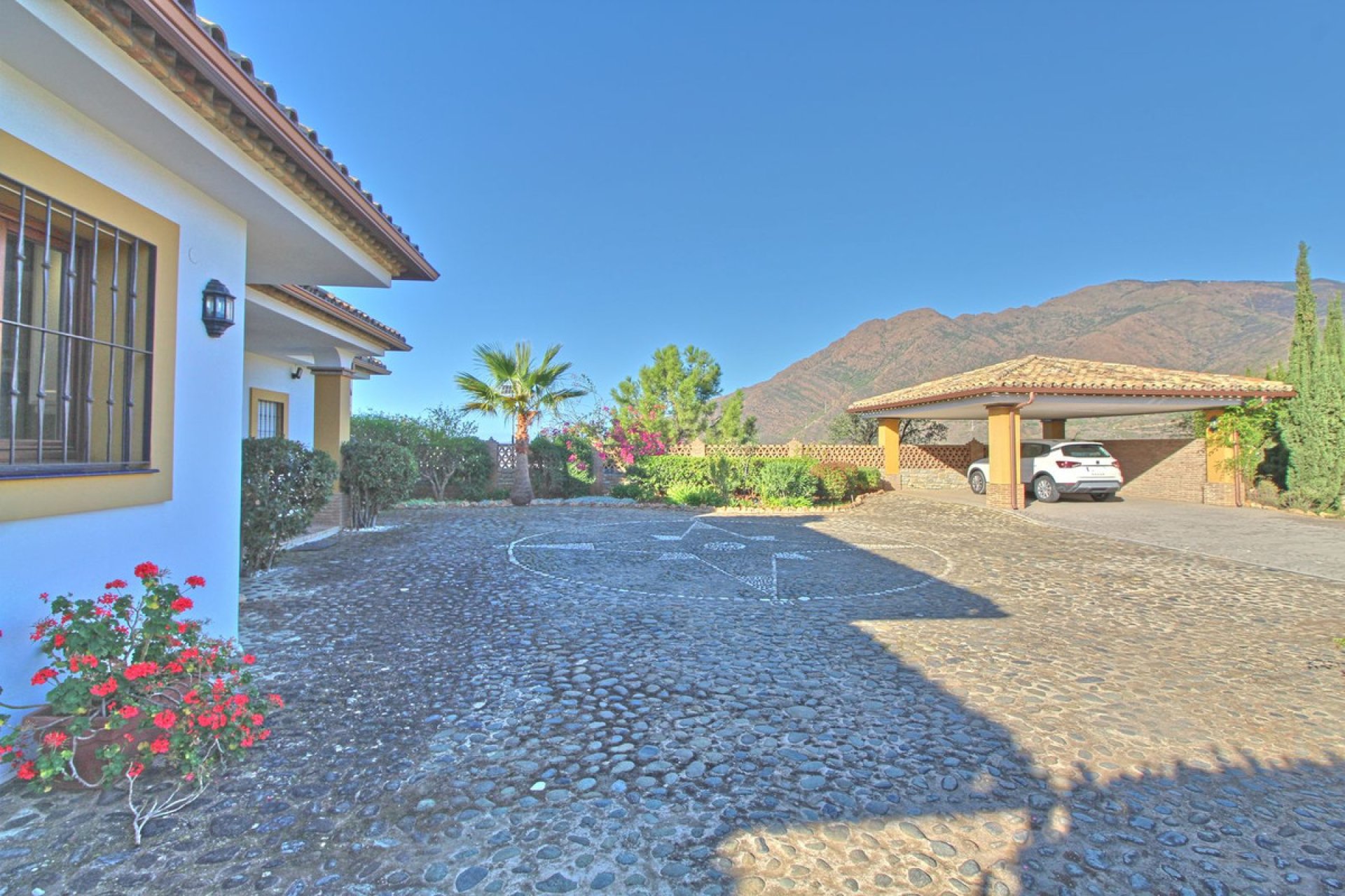 Resale - House - Finca - Cortijo - Estepona - Estepona Centro