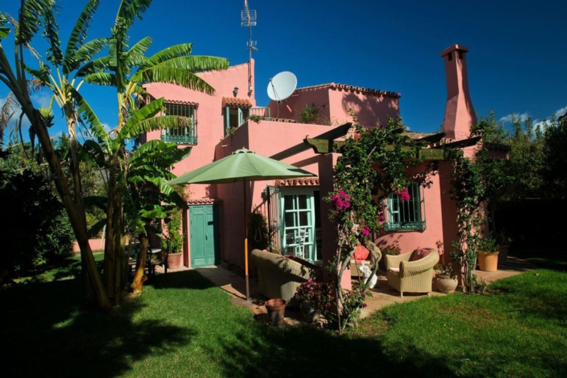 Resale - House - Finca - Cortijo - Estepona - Estepona Centro