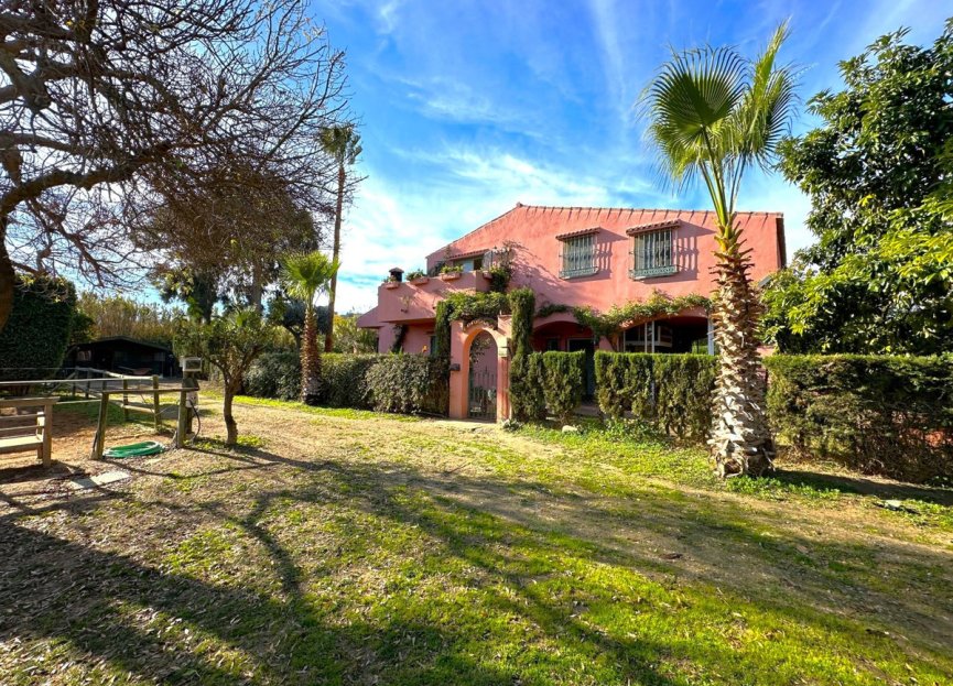 Resale - House - Finca - Cortijo - Estepona - Estepona Centro