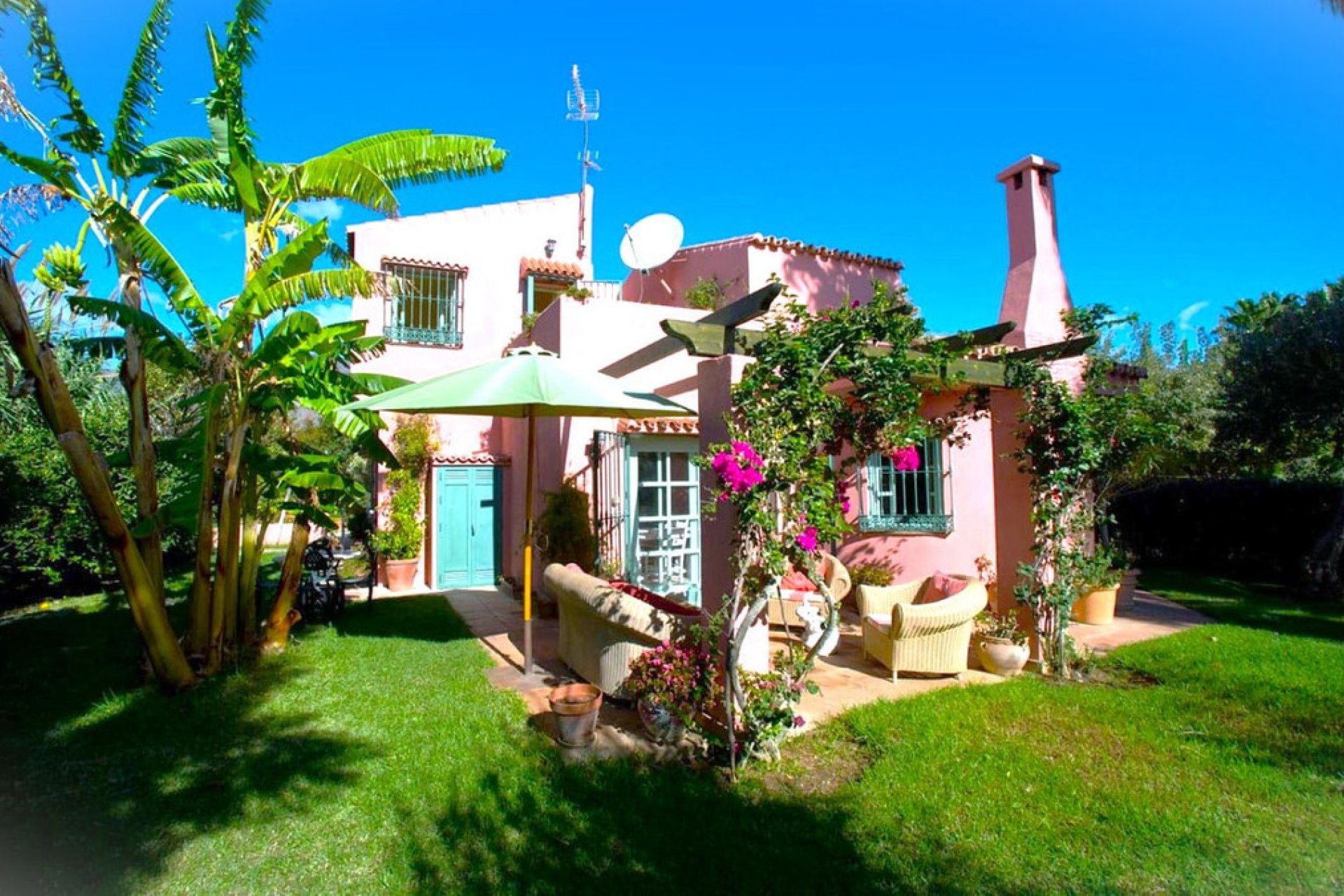 Resale - House - Finca - Cortijo - Estepona - Estepona Centro