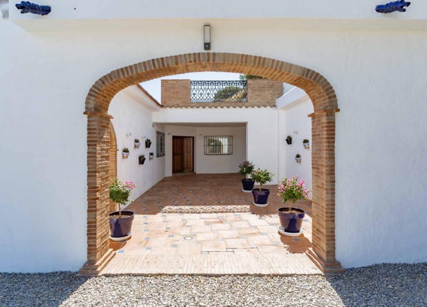 Resale - House - Finca - Cortijo - Estepona - Estepona Centro