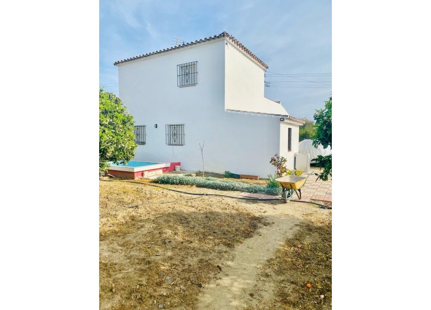 Resale - House - Finca - Cortijo - Estepona - Estepona Centro