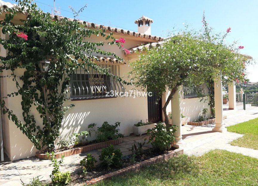 Resale - House - Finca - Cortijo - Estepona - Estepona Centro