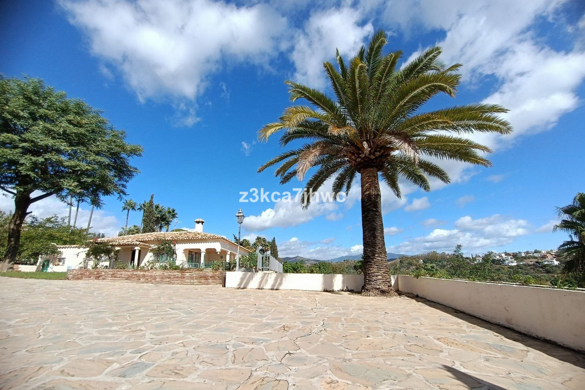 Resale - House - Finca - Cortijo - Estepona - Estepona Centro