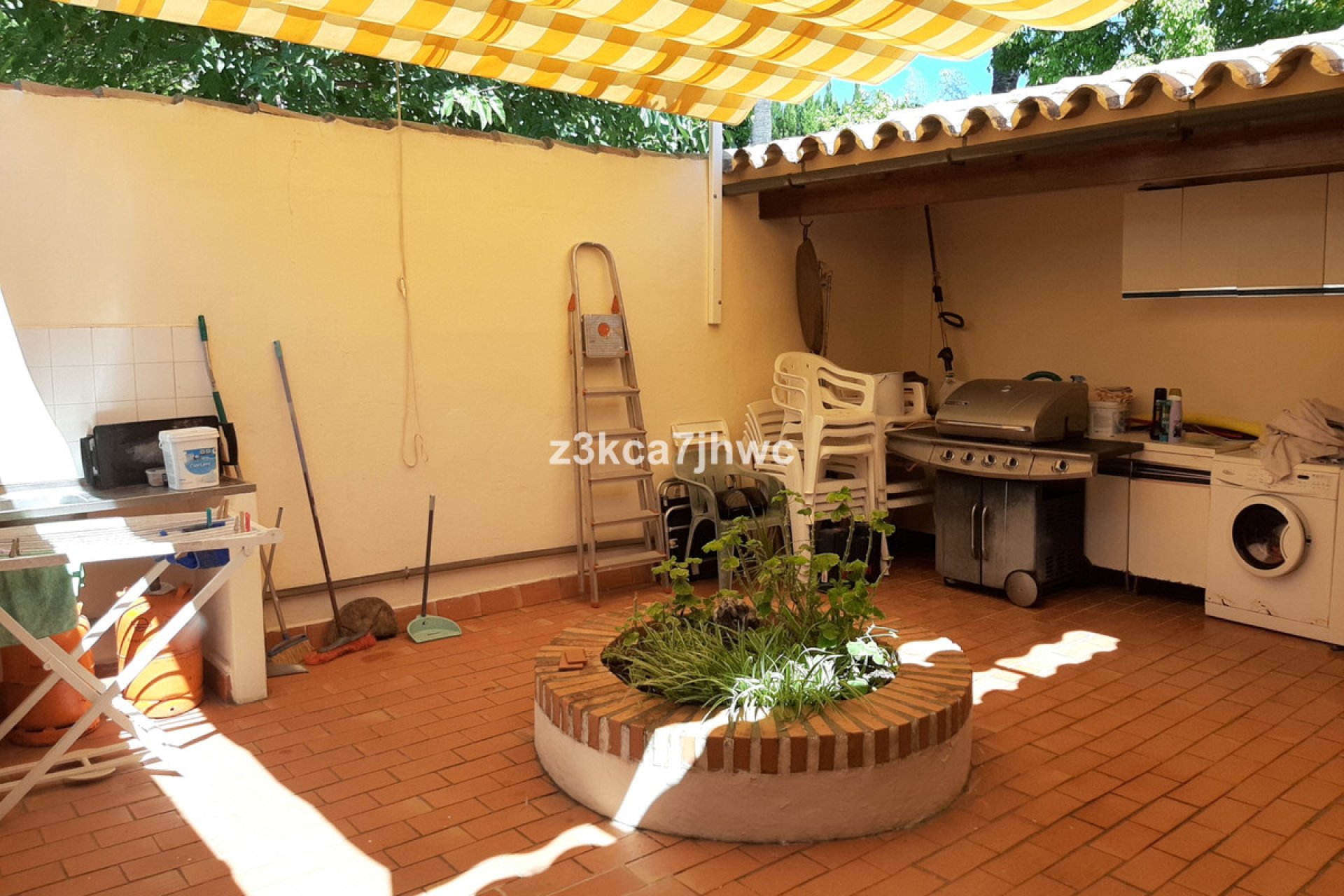 Resale - House - Finca - Cortijo - Estepona - Estepona Centro