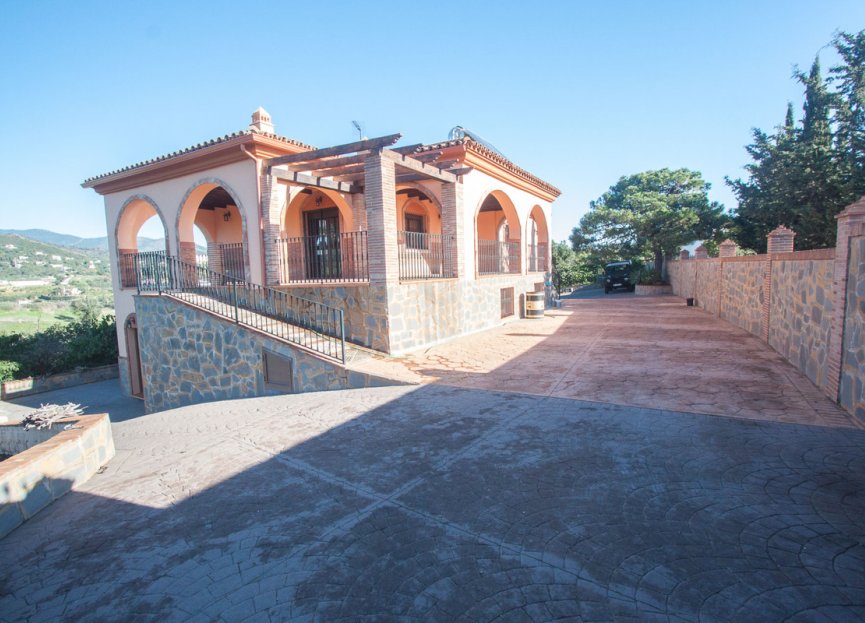 Resale - House - Finca - Cortijo - Estepona - Estepona Centro