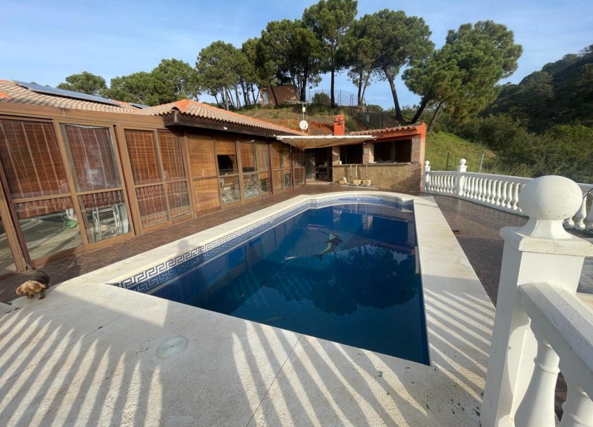 Resale - House - Finca - Cortijo - Estepona - Estepona Centro